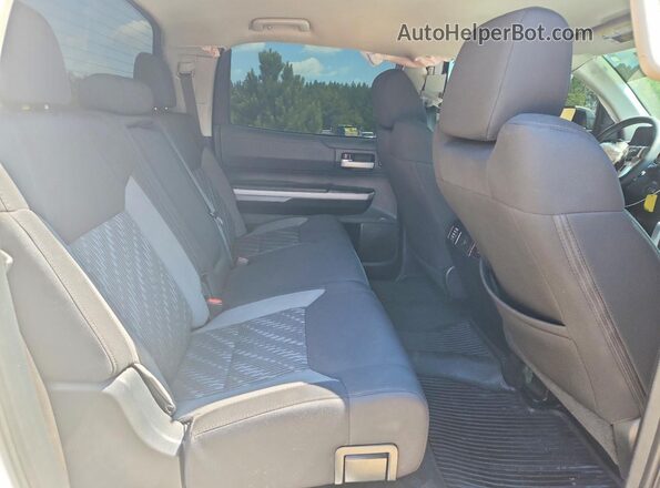 5TFEM5F14KX135872 2019 TOYOTA TUNDRA White Widok tylnych siedzeń