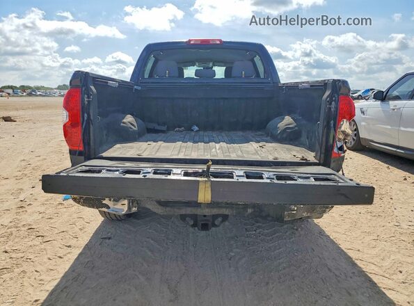 5TFEM5F17JX131958 2018 TOYOTA TUNDRA Black Widok z tyłu