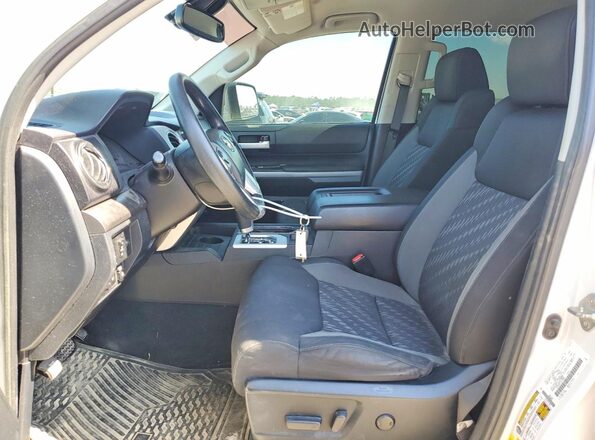 5TFEM5F19JX128091 2018 TOYOTA TUNDRA White Вид салону спереду