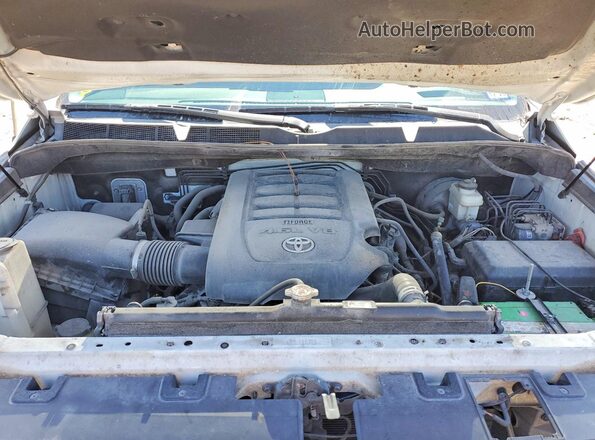 5TFEM5F19JX128091 2018 TOYOTA TUNDRA White Вид задньої частини салону