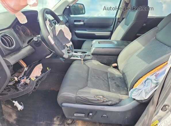 5TFEM5F1XGX096616 2016 TOYOTA TUNDRA Silver Front interior view