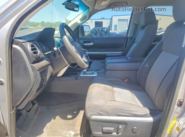 5TFEW5F16GX206426 2016 TOYOTA TUNDRA Серебряный Вид салона спереди