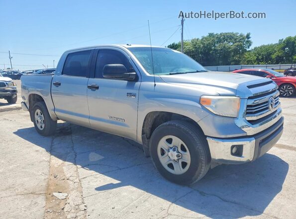 5TFEW5F16GX206426 2016 TOYOTA TUNDRA Серебряный Передняя правая четверть