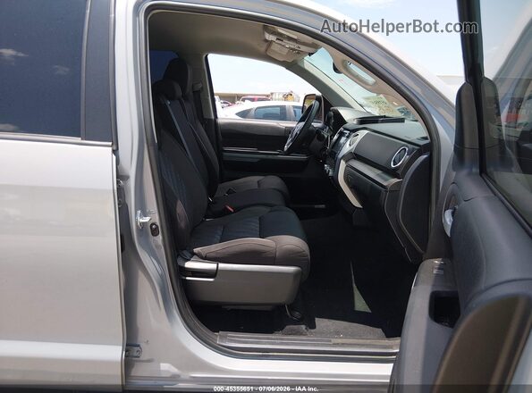5TFEY5F11MX300039 2021 TOYOTA TUNDRA Silver Widok wnętrza z przodu