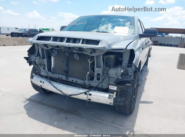 5TFEY5F11MX300039 2021 TOYOTA TUNDRA Silver Widok z przodu