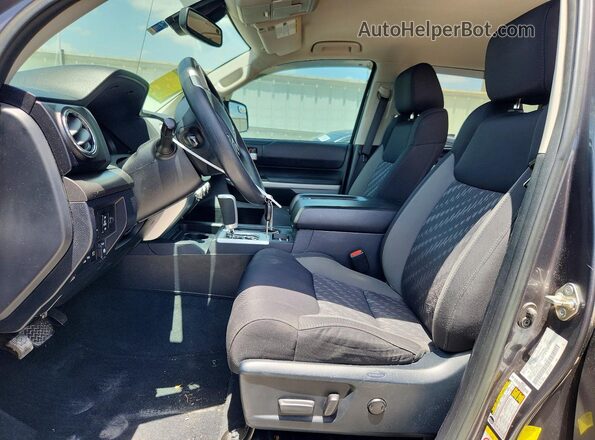 5TFEY5F12JX239389 2018 TOYOTA TUNDRA Silver Front interior view