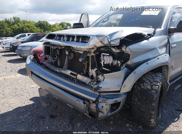 5TFEY5F14JX242360 2018 TOYOTA TUNDRA Silver Դիմացի տեսք