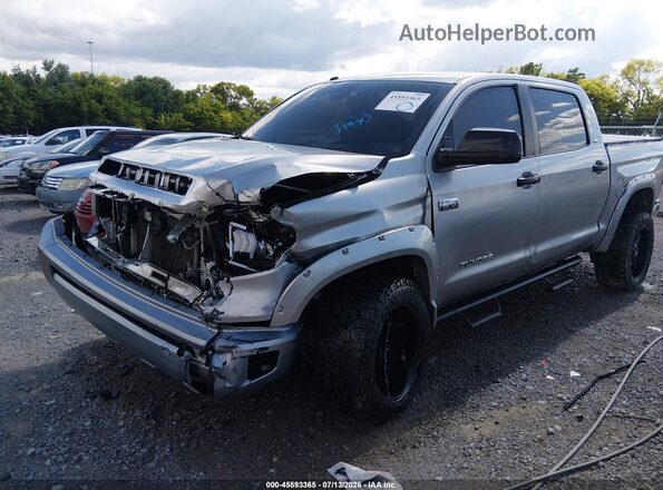 5TFEY5F14JX242360 2018 TOYOTA TUNDRA Silver Առջևի ձախ երեք քառորդ տեսարան