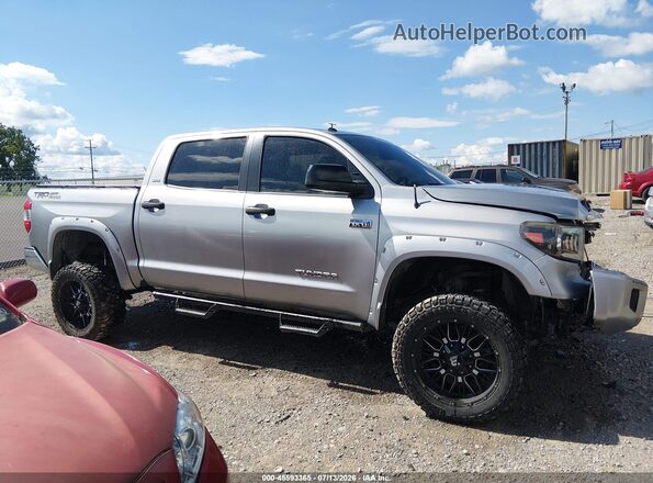 5TFEY5F14JX242360 2018 TOYOTA TUNDRA Silver Սալոնի հետևի տեսք