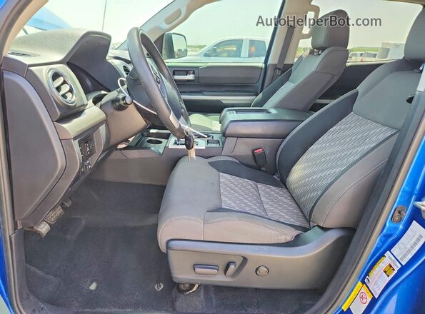 5TFEY5F1XJX232934 2018 TOYOTA TUNDRA Blue Front interior view