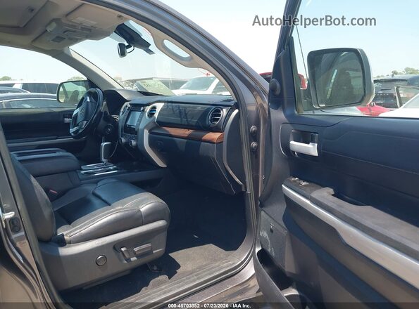 5TFFY5F10JX243252 2018 TOYOTA TUNDRA Gray Սալոնի դիմացի տեսք