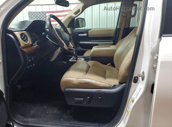 5TFHW5F10HX642770 2017 TOYOTA TUNDRA Белый Вид салона спереди