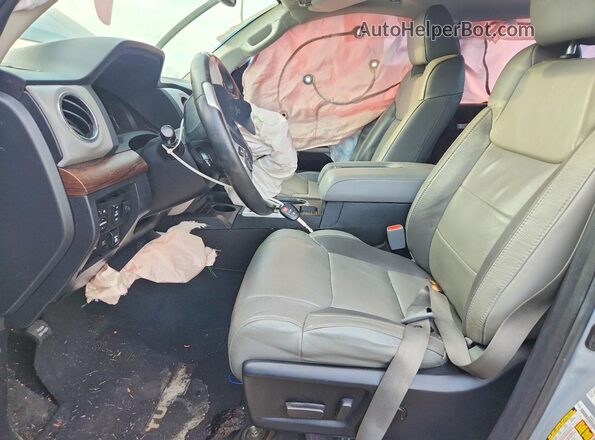 5TFHY5F10KX863271 2019 TOYOTA TUNDRA Серебряный Вид салона спереди