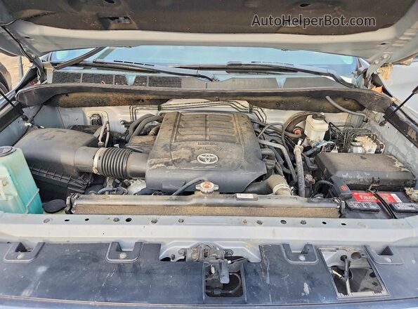 5TFHY5F10KX863271 2019 TOYOTA TUNDRA Серебряный Вид задней части салона