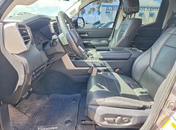 5TFJA5DA2NX012232 2022 TOYOTA TUNDRA Серый Вид салона спереди