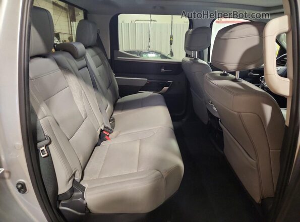5TFJA5DB1PX113399 2023 TOYOTA TUNDRA Серебряный Вид задних сидений