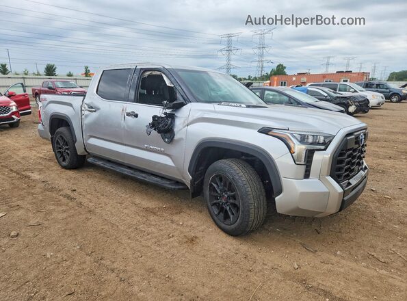 5TFJC5AB3PX002738 2023 TOYOTA TUNDRA Серебряный Передняя правая четверть