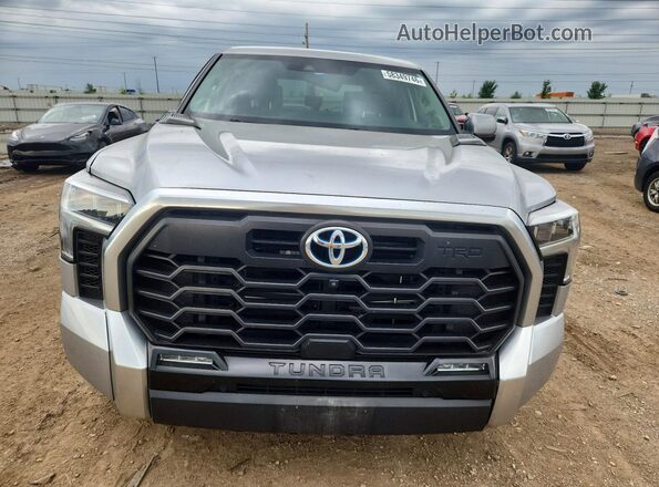 5TFJC5AB3PX002738 2023 TOYOTA TUNDRA Серебряный Вид спереди