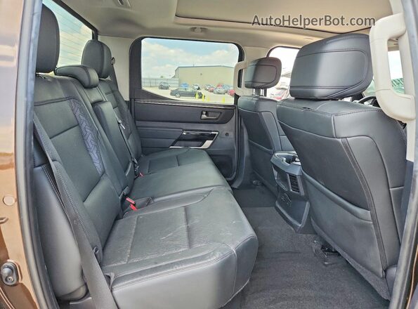 5TFJC5AB6PX002457 2023 TOYOTA TUNDRA Brown Vista de los asientos traseros