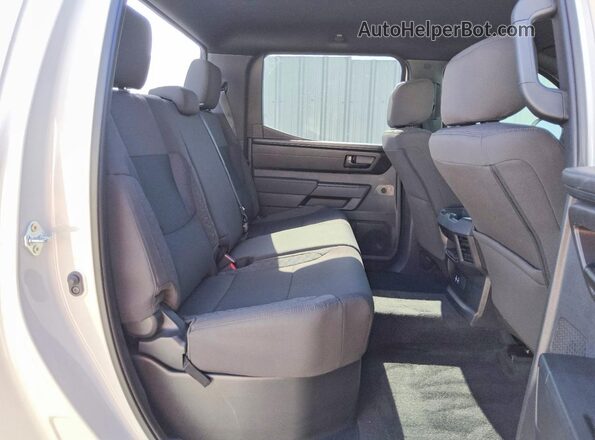5TFKB5DB1TX339955 2026 TOYOTA TUNDRA White უკანა სავარძლების ხედი
