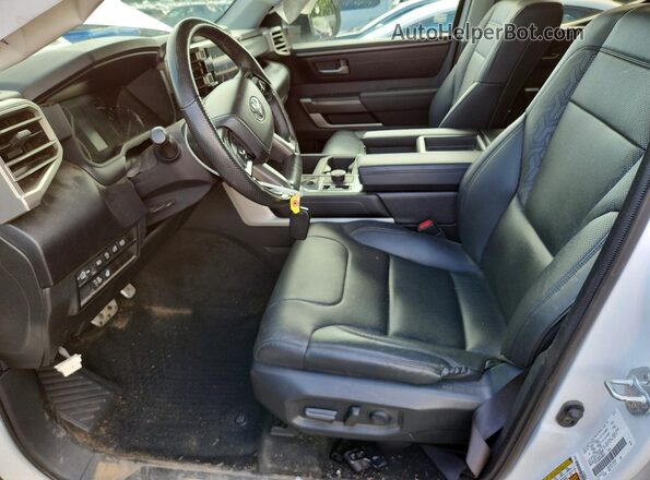 5TFLA5DAXPX090124 2023 TOYOTA TUNDRA White Vista interior delantera