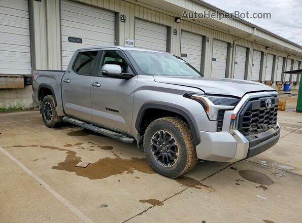 5TFLA5DB2SX244696 2025 TOYOTA TUNDRA Серебряный Передняя правая четверть