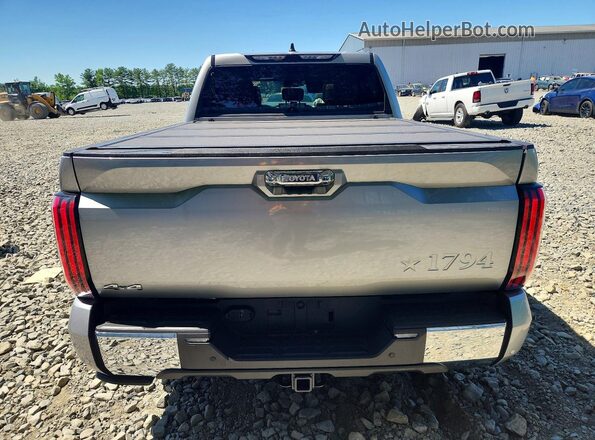 5TFMA5DBXTX390592 2026 TOYOTA TUNDRA Silver Հետևի տեսք