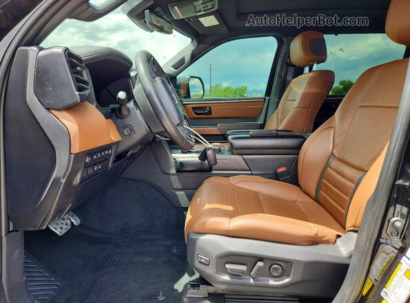 5TFMA5EC2RX025324 2024 TOYOTA TUNDRA Черный Вид салона спереди