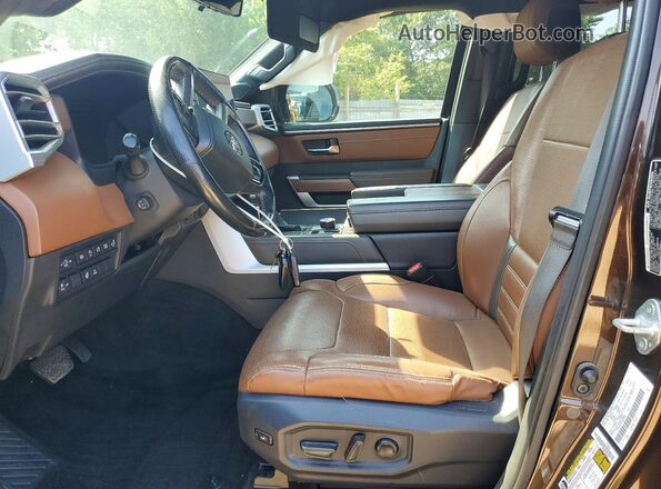 5TFMA5EC4NX007000 2022 TOYOTA TUNDRA Brown Widok wnętrza z przodu