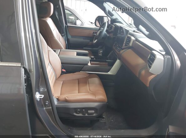 5TFMA5EC6TX052811 2026 TOYOTA TUNDRA Gray წინა სალონის ხედი