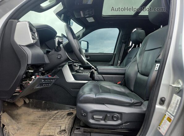 5TFNA5DB0NX030416 2022 TOYOTA TUNDRA Серебряный Вид салона спереди