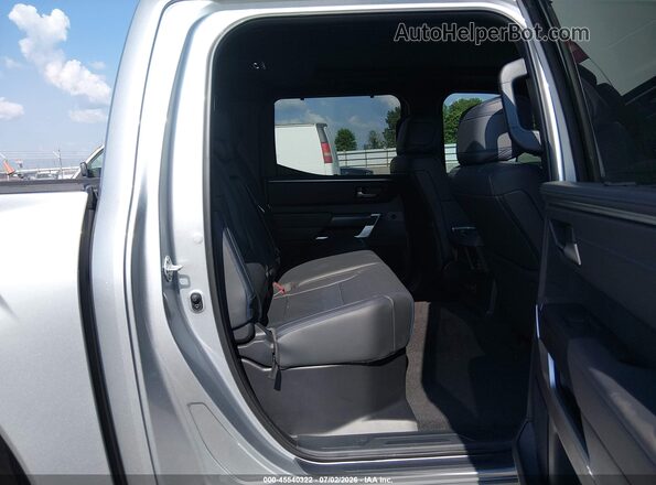 5TFNA5DB3SX326137 2025 TOYOTA TUNDRA Silver VIN კოდის სტიკერის ხედი