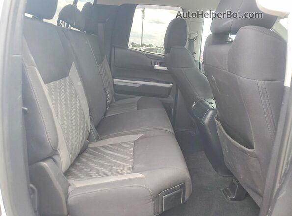 5TFRM5F13KX137517 2019 TOYOTA TUNDRA Two Tone Rear seats view