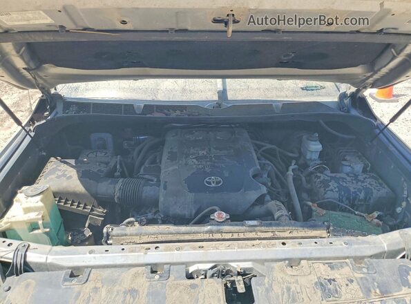 5TFRM5F18JX131453 2018 TOYOTA TUNDRA Silver Rear interior view