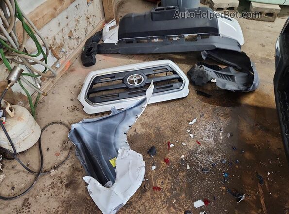5TFRX5GN0HX092375 2017 TOYOTA TACOMA White Vista del compartimento del motor