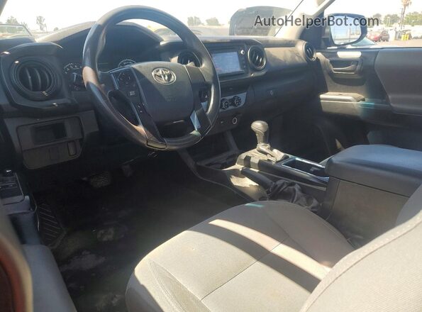 5TFRX5GN2HX085301 2017 TOYOTA TACOMA White Widok deski rozdzielczej