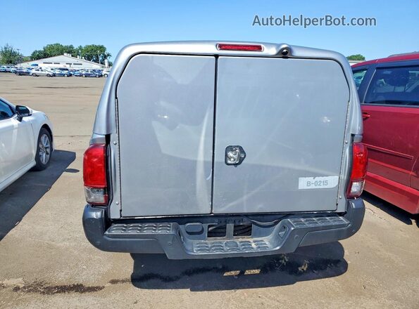 5TFRX5GN2JX127357 2018 TOYOTA TACOMA Silver Հետևի տեսք