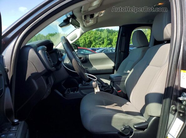 5TFSX5ENXJX061483 2018 TOYOTA TACOMA Gray წინა სალონის ხედი