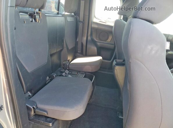 5TFSZ5AN5HX099357 2017 TOYOTA TACOMA Silver Widok tylnych siedzeń