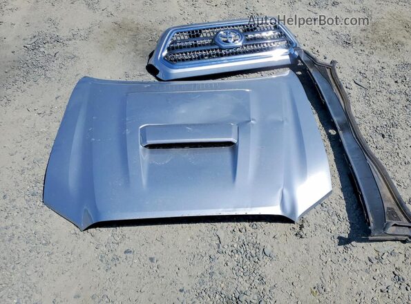 5TFSZ5AN5HX099357 2017 TOYOTA TACOMA Silver Widok komory silnika