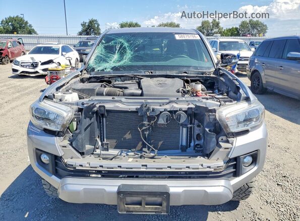 5TFSZ5AN5HX099357 2017 TOYOTA TACOMA Silver Widok z przodu