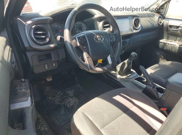 5TFSZ5AN5HX099357 2017 TOYOTA TACOMA Silver Widok deski rozdzielczej