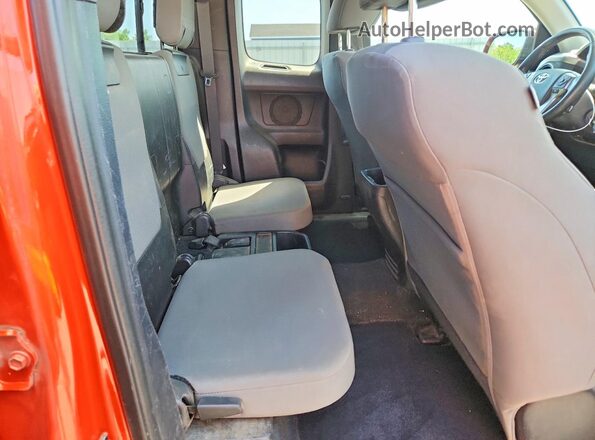 5TFSZ5AN8GX001081 2016 TOYOTA TACOMA Orange Vista de los asientos traseros