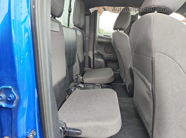 5TFSZ5ANXHX047514 2017 TOYOTA TACOMA Blue Rear seats view