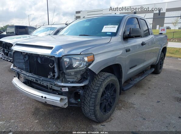 5TFUW5F11KX779769 2019 TOYOTA TUNDRA Silver Przód lewy