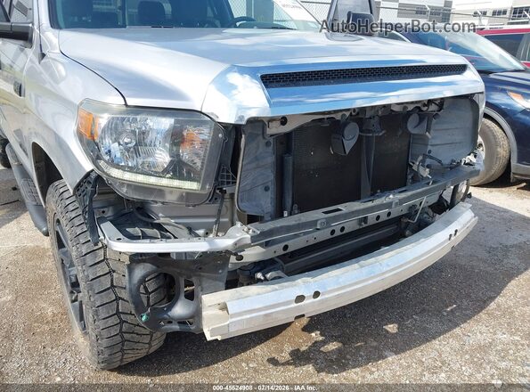 5TFUW5F11KX779769 2019 TOYOTA TUNDRA Silver Widok z przodu