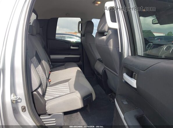 5TFUW5F11KX779769 2019 TOYOTA TUNDRA Silver Widok naklejki z numerem VIN