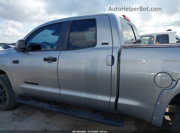 5TFUW5F11KX779769 2019 TOYOTA TUNDRA Silver Widok wnętrza 360 stopni