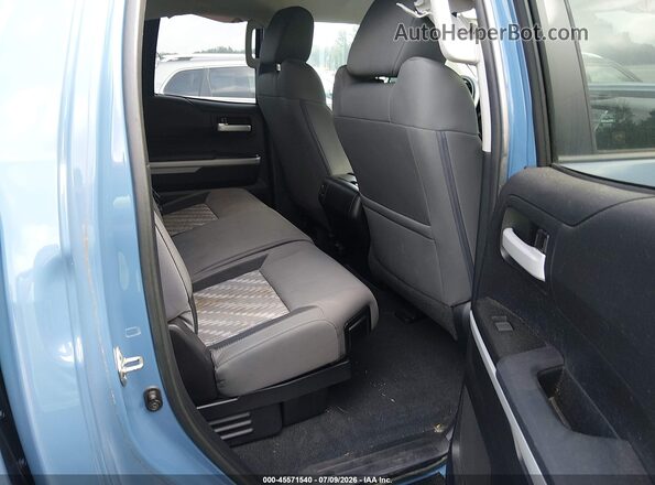 5TFUW5F13JX741457 2018 TOYOTA TUNDRA Blue Vista de la etiqueta del VIN