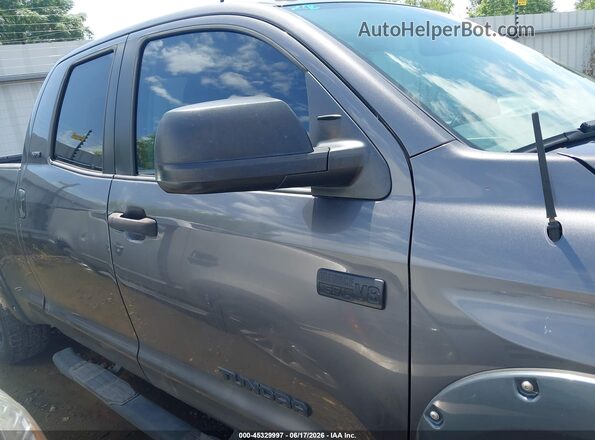 5TFUW5F14JX686792 2018 TOYOTA TUNDRA Gray Widok wnętrza z tyłu